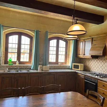 4 Bedroom With Private Pool Xewkija