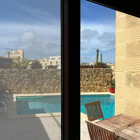 4 Bedroom With Private Pool *