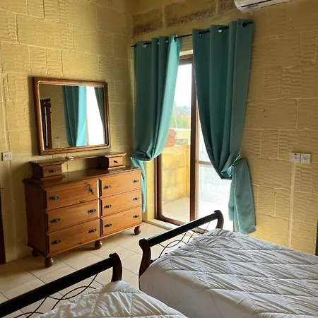 4 Bedroom With Private Pool Xewkija