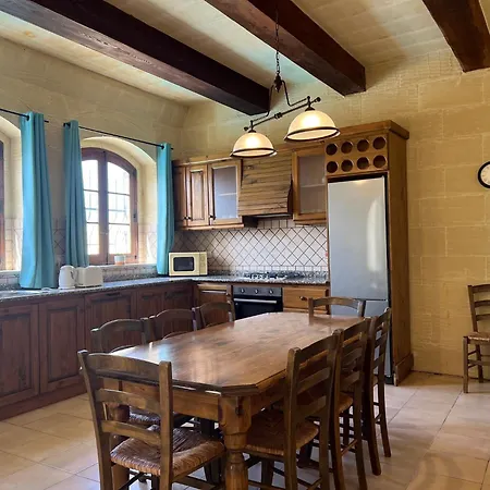 Vakantiehuis 4 Bedroom With Private Pool Xewkija
